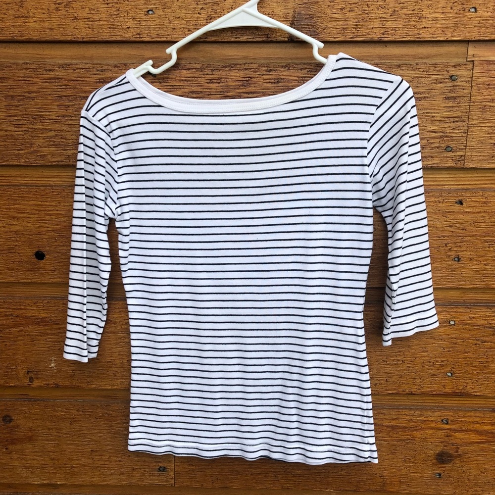 3/4 sleeved striped tee!